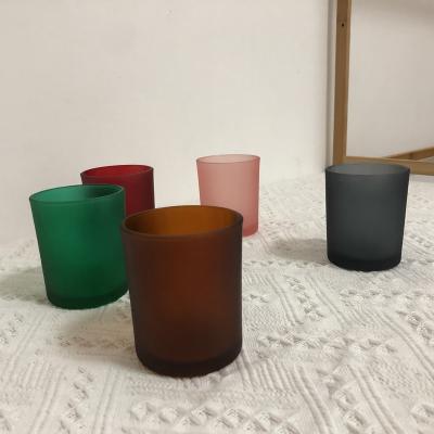 China Home Decoration Custom colored candle cup glass jar frosted glass container aromatherapy empty cup bedroom candle with cover for sale