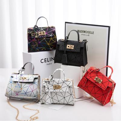 China Fashionable Mini Geometric Chain Handbags For Women High Quality Mini Korean Tote Bag Cross Body for sale