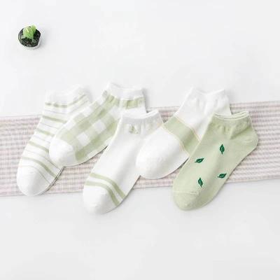 China New 2022 Autumn Streetwear Simple Women's Wild Socks Solid Color Harajuku Kawaii Spring Creative Casual Cheap Breathable Fashion for sale