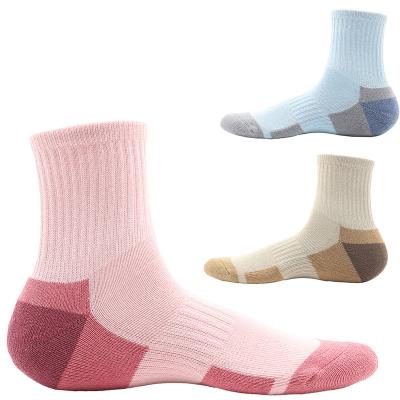 China Viable Factory Wholesales High Quality Athletic Basketball Hoops Sports And Athletic Crew Socks Women for sale