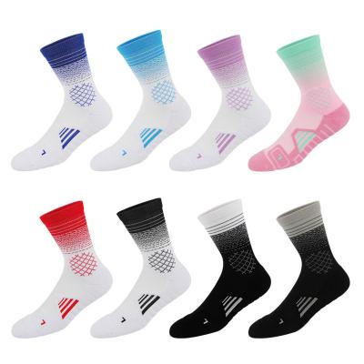 China OEM Viable Color Men's Athletic White Cotton Sports Logo Basketball Custom Design Pattern Socks Crew Sports Socks for sale