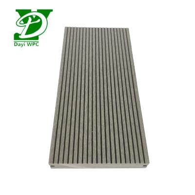 China Decking de WPC resistente al agua de estilo moderno en venta