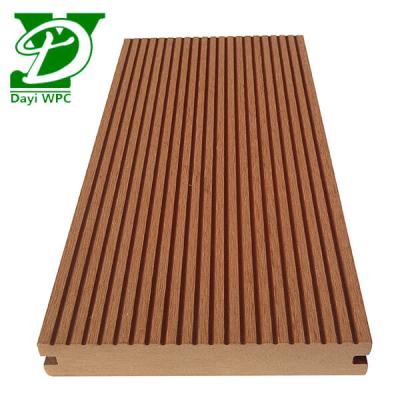 China Decking de madera de grano compuesto resistente al agua moderno en venta