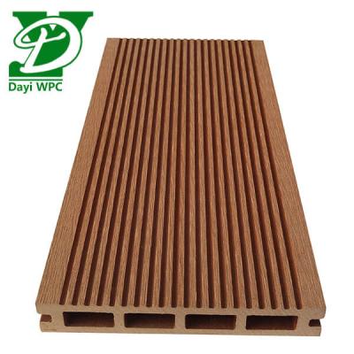 Chine Decking composite en bois plastique pour les projets d'étanchéité extérieure à vendre