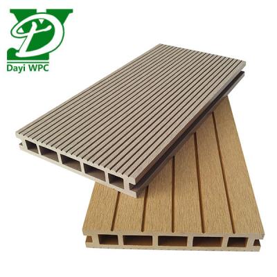 China Decking de madera de plástico compuesto WPC impermeable en cedro en venta