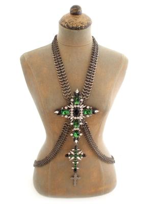 China 2022 Hot Sale FASHIONABLE Customized Crystal Embellished Body Piece In Emerald And Crystal Tones Body Chain for sale