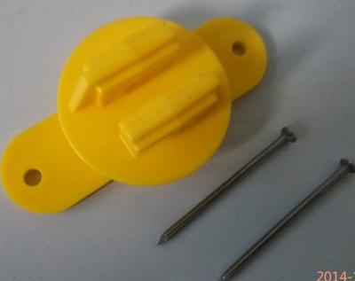 China yellow HDPE Wood Post Insulator with two nails  for Electric Fencing System for sale