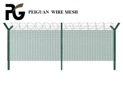 China 4mm Draht-grüne Flughafensicherheit, die galvanisierte Stahlrohre einzäunt zu verkaufen