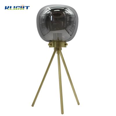 China Furniture Decor LED Lighting Fixtures E27 40w Modern Home Tripod Stand Desk Table Light Lamp for sale