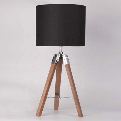 China Modern Hot Sale CE ROHS SAA Tripod Wood Fabric Desk Table Lamp for sale