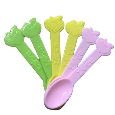 China Plastic Meal Spoon Dessert Spoon Birthday Party Decorations Utensils Heart Shaped Spoon Viable Bombs Birthday Utensils for sale