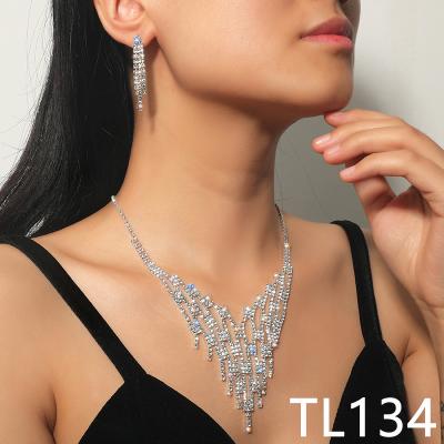 China Environmentally friendly manufacturers directly sell diamond necklace brides wedding dress full diamond earrings set dinner chain fashion accessories for sale