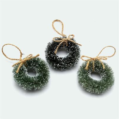 China Hot Sale Customized Plastic Green Garland Mini Christmas Wreath Chirstmas Decor Size Color Christmas Decoration for sale