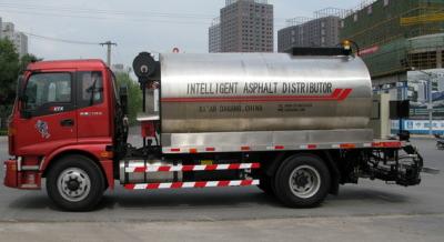 China 8000L Intellectualized Asphalt Distributor for sale