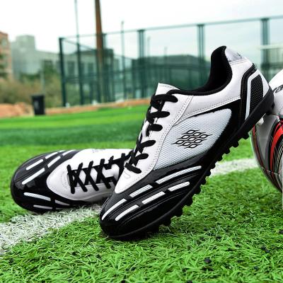 China 2021 Fashionable Style Rubber Soccer Football Shoes For Men Soccer Boots Soccer Shoes OEM Best Selling Products for sale