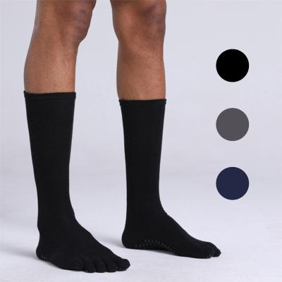 China Sporty custom black boys sport anti slip socks 5 toes men non slip pilates yoga club thumps non slip brands price men sale online for sale