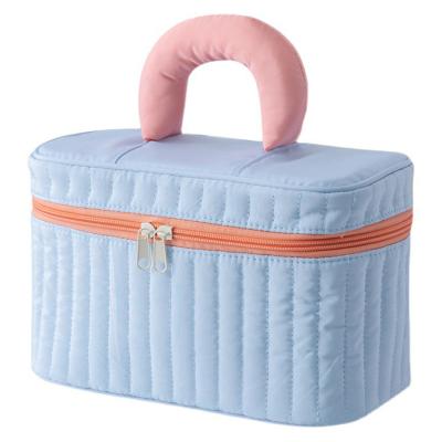 China New Ladies Large Capacity Bag Large Capacity Simple Storage Travel Wash Makeup Bag Fashion Portable Cosmetic Bag Cosmetic Bag for sale