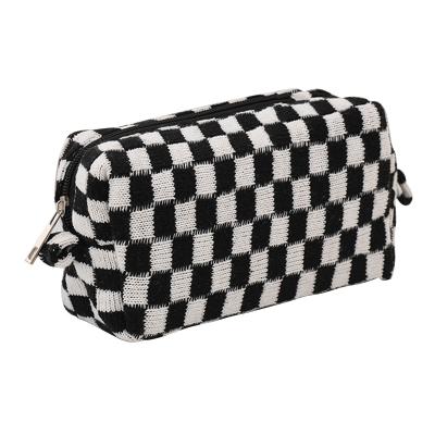 China New Women's Large Capacity Plaid Wool Cosmetic Bag Portable Large Capacity Beauty Bag Simple Travel Wash Storage Cosmetic Bag For Women for sale