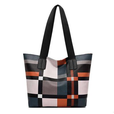 China Ladies Fashion Large Capacity Soft Shoulder Shopping Bag Tote Bag Simple Casual Portable Plaid Waterproof Women Bag For Women for sale