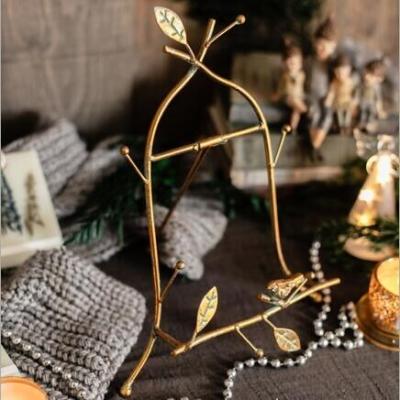 China Decorative Wrought Iron Sustainable Metal Shelf Ornaments for sale