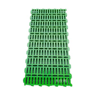 China Easily Assembled Food Grade Material And Strong Flexibility Slat Flooring For Goat Farm Goat Floor Square Hole Plastic Pig Flooring for sale