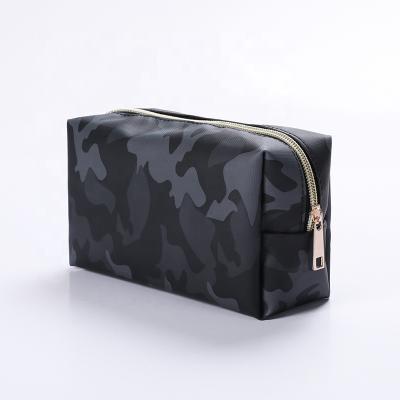 China Easy To Be Taken Vanity Case Bag Hot Sale Custom Logo Toiletry Bag Mens PU Wash Bag Army Print Makeup Bag for sale