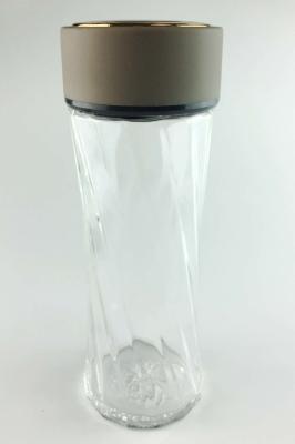 China Simple Reusable Glass Water Bottles , Popular Glass Drinking Bottles With Lids for sale