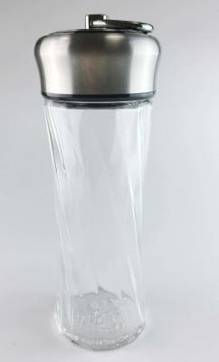 Chine Bouteilles d'eau en verre réutilisables de forme saine de torsion, chapeau en métal de bouteille d'eau de Borosilicate à vendre