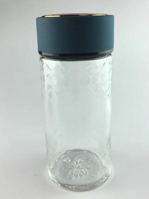 China Reusable Heat Proof Non Breakable Glass Water Bottle With Food Grade Silicone Handle for sale