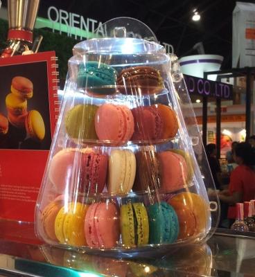 中国 25cmプラスチックMacaronのタワーを包む小さい4つの層のポータブル プラスチックMacaron 販売のため