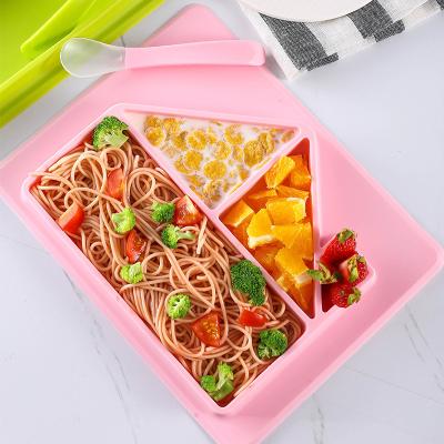 China Modern Wholesale New Arrival Modern House BPA Free Kids Divided Dishes With Spoons, Microwave Friendly, Skid Proof Silicone Dishes For Kids for sale