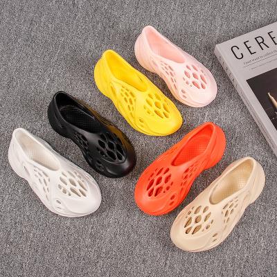 China Slides kids baby inspired foam runner kids nino waterproof yeezy sandals slipped slipper boy toddler yezzy sandals dropshipping for sale