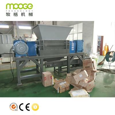 China Hoge efficiëntie zware shredding machine dubbele schacht shredder voor grote plastic afvalbanden dikke vaten en kratten Te koop