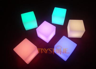 China La lámpara del humor de la bola redonda LED llevó la iluminación de la decoración del cubo con las células recargables del litio en venta