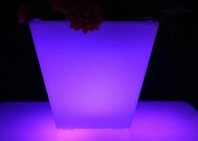 China IP65 cubo de hielo de la prenda impermeable LED con la batería recargable para el club de noche en venta