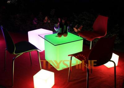 Chine Le camping, canotage, les meubles extérieurs rougeoyants de décoration de patio/LED cube des meubles à vendre