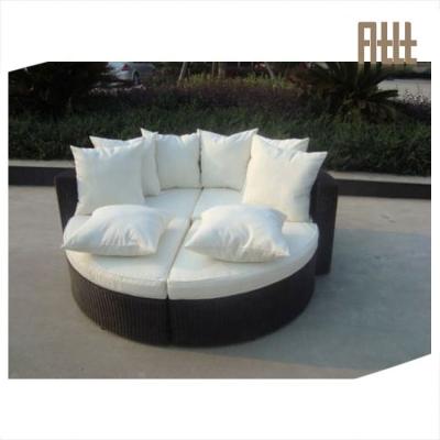 China 2022 new design cream white sponge used sofa round outdoor beach bed round outdoor beach bed for sale