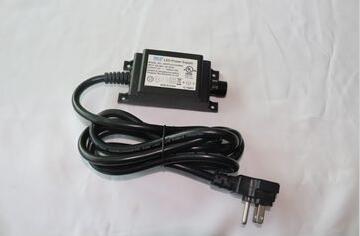 Chine le transformateur résistant à l'eau de 12VDc 1.5A 18W, IP68 imperméabilisent le transformateur pour les lumières sous-marines à vendre