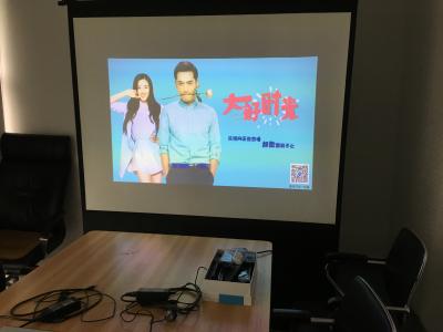 Chine Écran de projection portatif de l'affichage à cristaux liquides LED de DLP de HD 100 » pour le DLP Beamer à vendre