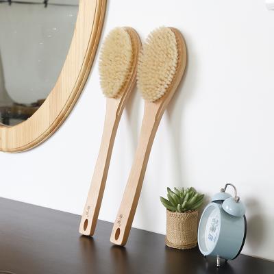 China Long Handle Natural Sisal Wood Bristle Sweep Cellulite Exfoliating Body Dry Skin Bath Brush for sale