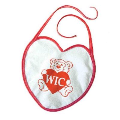 China Customized Heart Shaped Washable Logo Printed Baby Bibs Bandana Cotton Baby Bib for sale