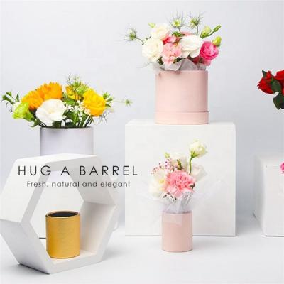 China New Arrival Recyclable White Creative Gift Sim-Party Bucket Rose Bouquet Mini Small Round Flower Paper Box With Lid for sale