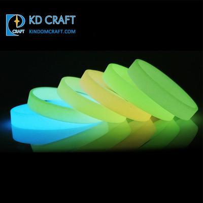 China Hot Selling Europe Fashion Bulk Design Logo Silicon Rubber Wristband Luminous Silicone Wristband Luminous Wristband For Event for sale