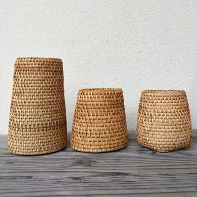 China Hot Selling Minimalist China Rattan Laundry Basket Handmade Rattan Apple Shaped Basket for sale