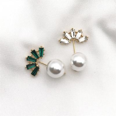 China Lightweight Anti ALLOY Fixed Buckle Collar Creative Zircon Pearl Brooches With Button for sale