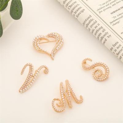 China Environmental Friendly Fashion Brooch Accessories Brand Elegant Jewelry Pin Letter Designer Brooch for sale