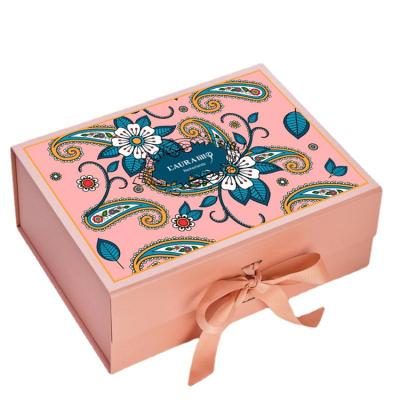 China Recycled Materials Customize Cardboard Kraft Paper Gift Box Mini Flower Chocolate Gift Box Valentine's Day With Wind for sale