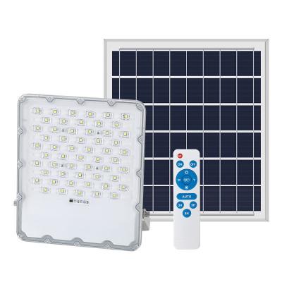 China Outdoor Waterproof Garden Led Solar Flood Light with Remote Control 50000 Hours Lifespan for sale