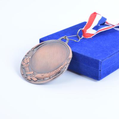 China Cheap Europe Design Your Own Medal Factory Gold Plated Metal Soccer Football Sports 3D Medal Running Medal Custom Blank Keys for sale