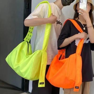 China 100% eco-friendly/light/cheap 2021 latest lovers shoulder bag for girls best gift oxford cloth nylon bag fitness sports cross-body bag for sale